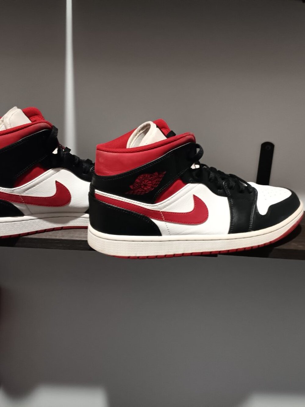 Air Jordan 1 Mid Black Gym red and white 100% authentic